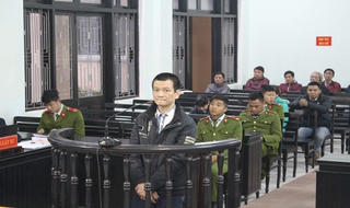 12 năm tù cho nguyên Trưởng phòng kế toán lấy tiền công ty chơi cá độ bóng đá