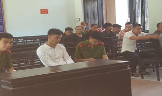 Tuyên án đối tượng rút súng bắn người trong quán nhậu