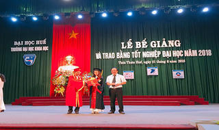 Bế giảng và trao bằng tốt nghiệp hệ chính quy Trường ĐH Khoa Học, ĐH Huế.