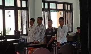 Rủ nhau trộm hơn 10 xe máy, nhóm thanh niên vào tù