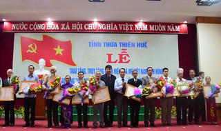 Trao và truy tặng danh hiệu vinh dự nhà nước cho 21 Mẹ Việt Nam Anh hùng
