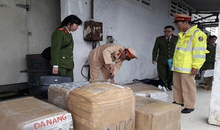 Bắt giữ xe khách Lào chở hơn 2,5 tấn nội tạng không rõ nguồn gốc