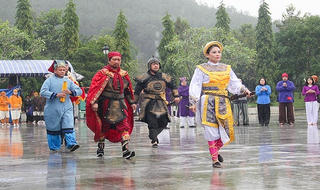 Dâng hương kỷ niệm ngày Nguyễn Huệ lên ngôi hoàng đế
