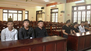Khởi tố 9 đối tượng dùng hung khí “hỗn chiến”