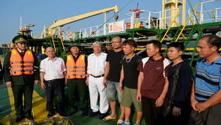 Cứu sống 9 thuyền viên bị chìm tàu giữa biển