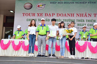 Trao giải cuộc thi 'thử thách dọn rác'