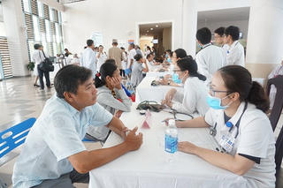 Hàng trăm người được tư vấn miễn phí “Tầm soát bệnh hen và bệnh phổi tắc nghẽn mãn tính”