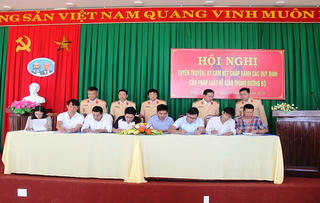 Các doanh nghiệp vận tải ký cam kết đảm bảo trật tự an toàn giao thông