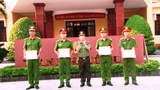 04 tập thể, 32 cá nhân ở Thừa Thiên Huế được khen thưởng trong công tác đảm bảo an ninh trật tự