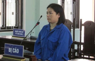 Túng tiền, lừa người khát việc hàng trăm triệu đồng