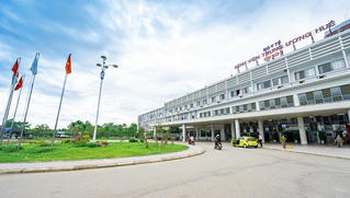 Thừa Thiên Huế: Cách ly tại bệnh viện 2 khách cùng chuyến bay với bệnh nhân thứ 17 nhiễm Covid-19