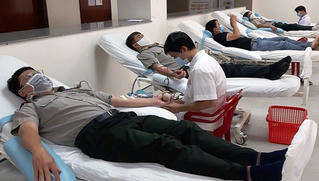 Thi hành án dân sự Thừa Thiên Huế tham gia hiến máu tình nguyện giữa mùa dịch