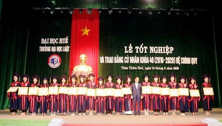 Trường Đại học Luật (Đại học Huế) trao bằng cho hơn 600 tân cử nhân 
