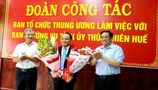 Trao Quyết định chuẩn y Phó Bí thư Tỉnh ủy tỉnh Thừa Thiên- Huế