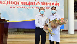 40 cán bộ y tế lên đường chi viện cho Đà Nẵng chống dịch