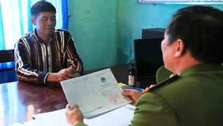 Khởi tố đối tượng sử dụng con dấu, tài liệu giả để lừa đảo chiếm đoạt tài sản