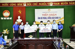 Công ty cổ phần Cấp thoát nước Thừa Thiên Huế ủng hộ 300 triệu đồng phòng, chống COVID-19