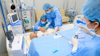 Bệnh viện Trung ương Huế ghép tế bào gốc thành công cho bệnh nhi ung thư thứ 10