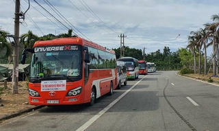 Gắn mác “xe 0 đồng”, “xe nghĩa tình” chở người từ vùng dịch về quê lấy phí cao