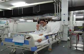 Cứu sống nữ bệnh nhân nặng 100kg mắc COVID-19 nguy kịch