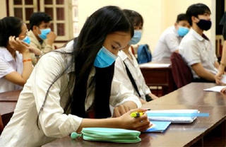 Học sinh các trường THPT tại Thừa Thiên Huế trở lại trường vào ngày 13/12