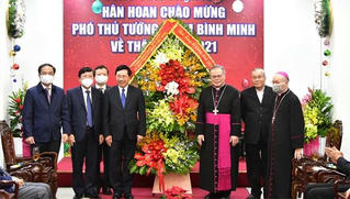 Phó Thủ tướng Thường trực Chính phủ Phạm Bình Minh chúc mừng Giáng sinh tại Thừa Thiên Huế