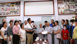 Trao hàng trăm suất quà cho những phận đời kém may mắn trên địa bàn Thừa Thiên Huế