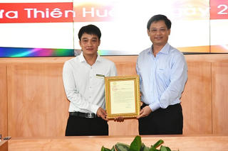 Trao Thư khen của Chủ tịch nước cho anh Tô Vũ Đồng