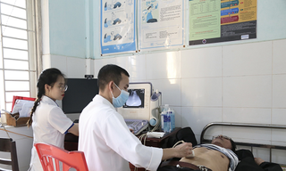 Khám và cấp phát thuốc miễn phí cho người nghèo