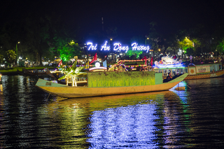 Lần đầu tiên có chương trình Tri ân dòng Hương tại Festival nghề truyền thống Huế 2023