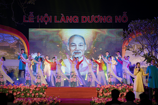 Lễ hội làng Dương Nỗ tri ân những cống hiến và hy sinh của Chủ tịch Hồ Chí Minh