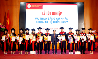 Trường ĐH Luật, ĐH Huế trao bằng cử nhân cho hơn 500 sinh viên