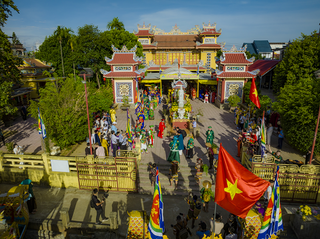 Hàng ngàn người dự lễ hội điện Huệ Nam tại Thừa Thiên Huế