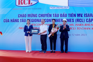 Đón chuyến tàu đầu tiên của hãng tàu RCL mở tuyến vận tải quốc tế qua cảng Chân Mây