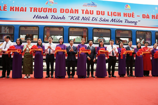 Đoàn tàu 'Kết nối di sản miền Trung' giữa Huế và Đà Nẵng chính thức hoạt động