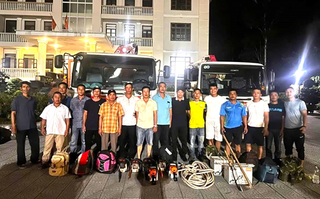 Nhân viên Trung tâm Công viên cây xanh Huế ra Hà Nội giúp khắc phục hậu quả bão Yagi