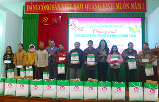 Ngân hàng chính sách xã hội tỉnh Thừa Thiên Huế mang tết ấm đến người dân miền núi