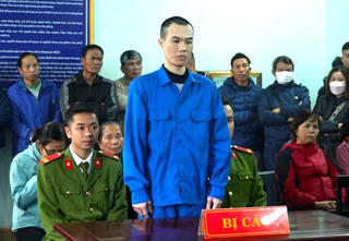 9 năm tù cho nam thanh niên rút dao đâm người sau va chạm giao thông