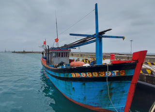 Kịp thời khắc phục sự cố tàu cá tại huyện đảo Trường Sa