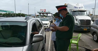 Tiền Giang buộc phải xả chốt kiểm soát dịch vì giao thông ùn tắc trên 5km
