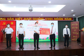 Tổng Công ty Tân cảng Sài Gòn ủng hộ 50 tỷ đồng cho Quỹ vaccine phòng, chống COVID-19