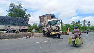 Dựng lại hiện trường vụ tai nạn khiến 03 người bị thương, xe hỏng nặng