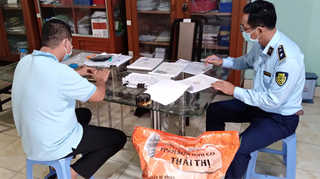 Phát hiện 10 tấn phân bón hữu cơ vi phạm nhãn