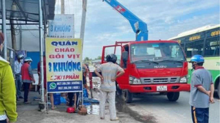 Lắp trụ đèn chiếu sáng, điện phóng trúng khiến 01 người tử vong, 02 người bị thương