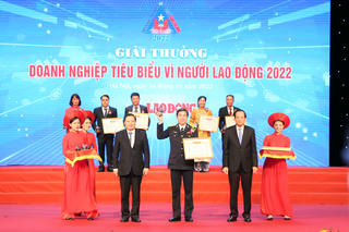 Tổng Công ty Tân Cảng Sài Gòn lần thứ tư đón nhận giải thưởng “Doanh nghiệp tiêu biểu vì người lao động”