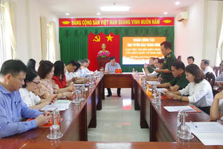 Phó Trưởng Ban Tuyên giáo TƯ đánh giá cao kết quả công tác của Đồn Biên phòng CKQT Bình Hiệp