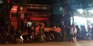 Nhắc nhở tiệm gội đầu, cán bộ phường bị đánh nhập viện