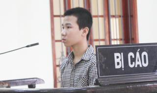 Phiên tòa trắng khăn tang xử kẻ mua dao trả thù bạn