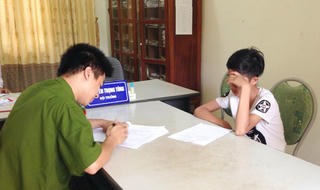 Ba trộm nhí đột nhập nhà thờ lấy cả trăm triệu đồng