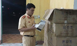 Gần 300 hộp mỹ phẩm không rõ xuất xứ trên xe khách